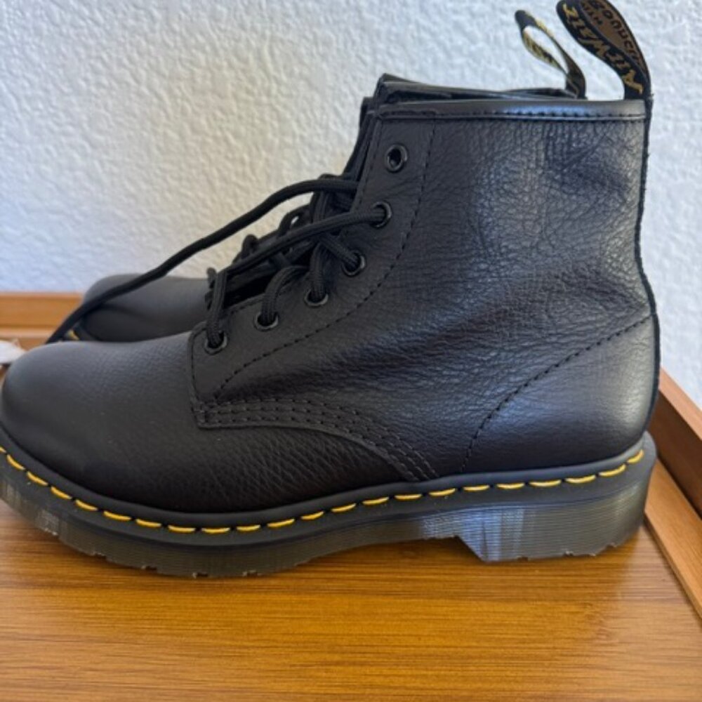 Women's Dr. Marten 101 Lace Up Ankle Boots Size 8